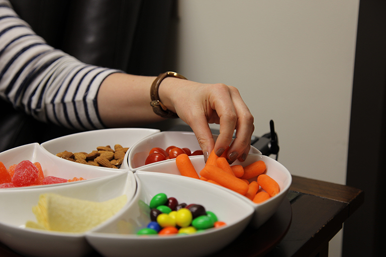 Participant chooses a carrot from the tray of snacks in Kononova's multitasking experiment.