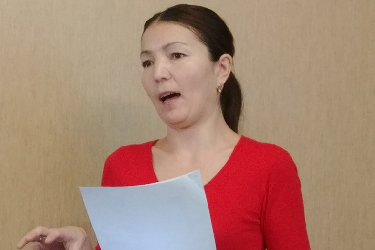 Visiting scholar Sayagul Alimbekova gives a presentation on mass media in Kazakhstan.