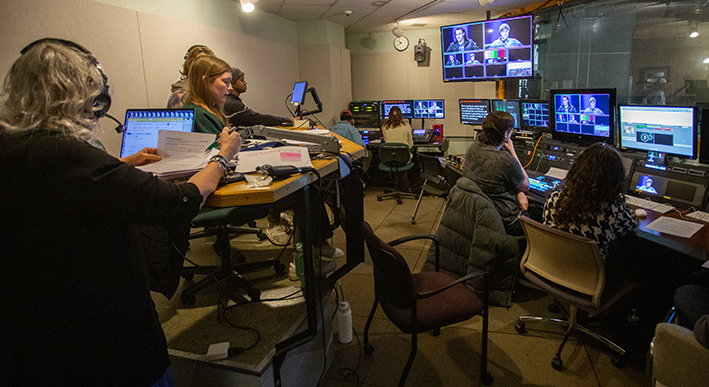 Students working in the DS 242 course