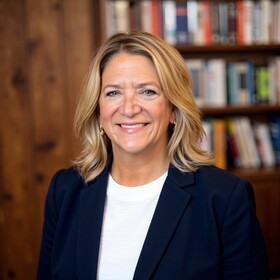 Kristy Schena Headshot